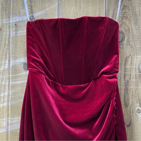 Red Wine Velvet Strapless Corset Tulip Dress 🌿 - Picture 5 of 8